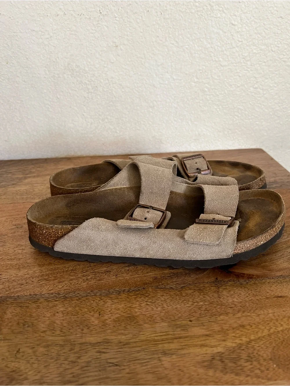 Birkenstock Arizona Tan Suede Sandals Size 41 L10 -10.5 M 8 -8.5. Regular fit - Picture 9 of 16